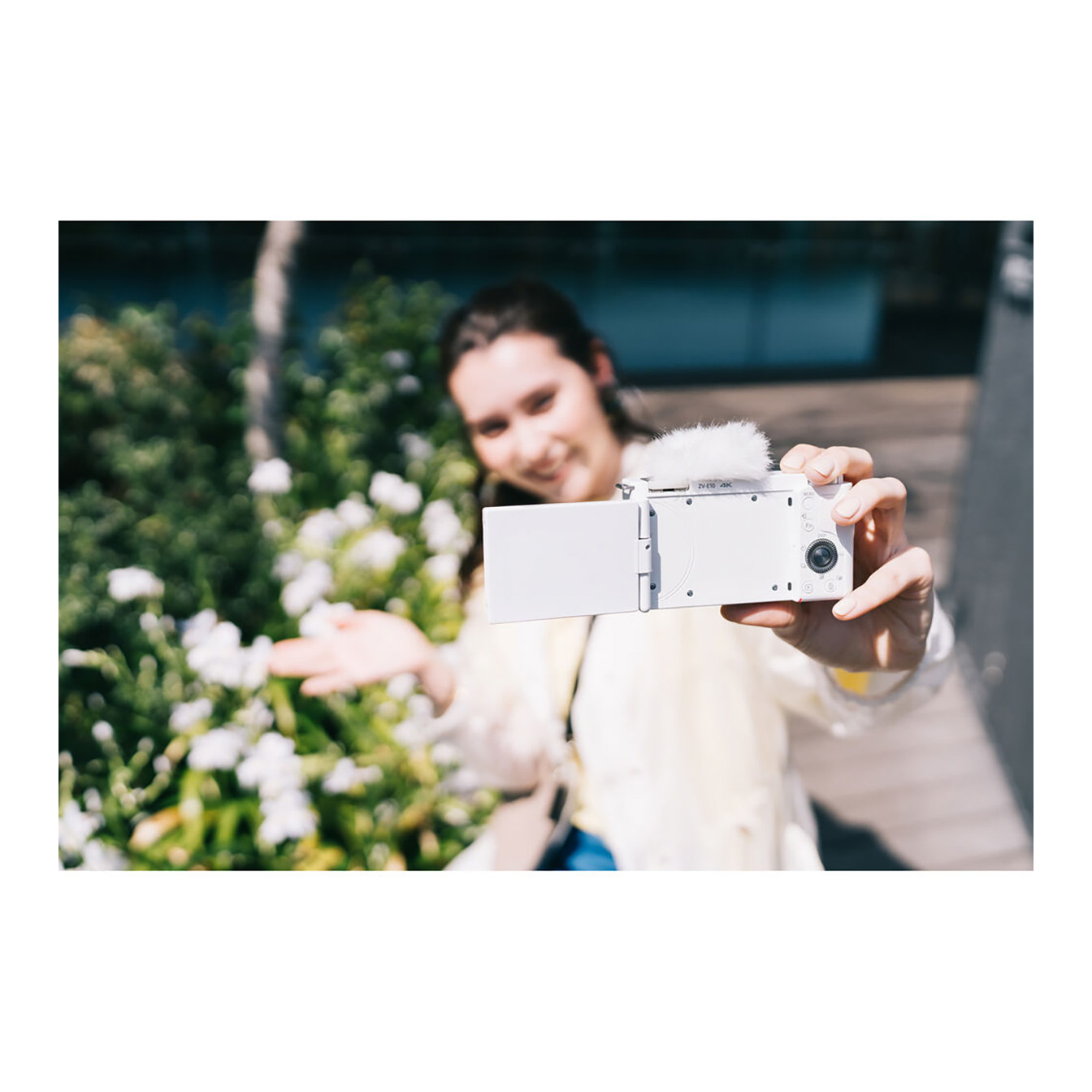 Sony ZV-E10 Mirrorless Camera with 16-50mm f/3.5-5.6 II Lens (White) - Image 19