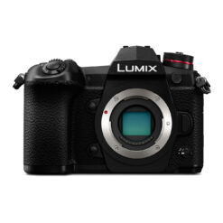 Panasonic Lumix G9 Mirrorless Camera with DMW-BGG9 Battery Grip